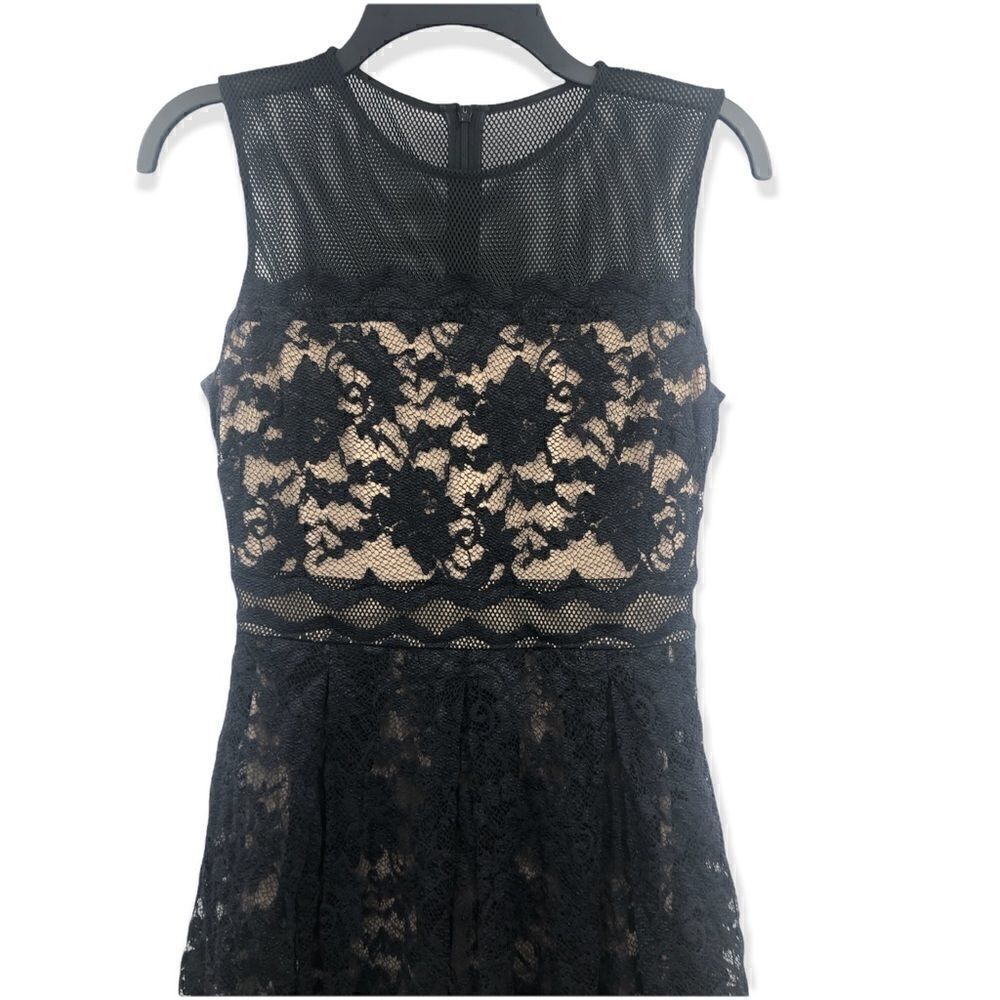 Badgley Mischka black sleeveless lace dress